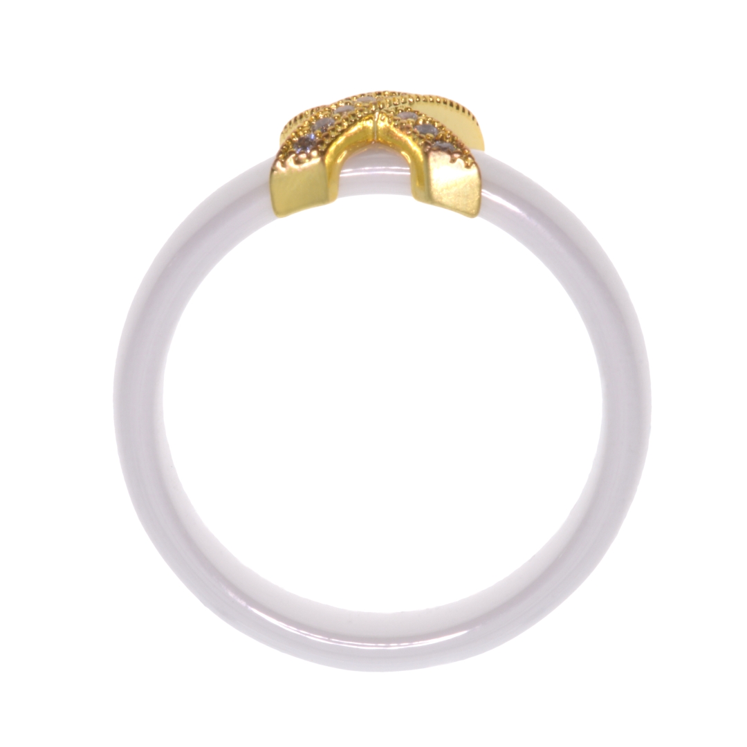 Fehér kerámia gyűrű X alakú arany bevonatú nemesacél fejrésszel és kis kerek cirkónia drágakövekkel (3012019SC00)