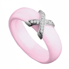 Rózsaszín kerámia gyűrű X alakú nemesacél fejrésszel és kis kerek cirkónia drágakövekkel