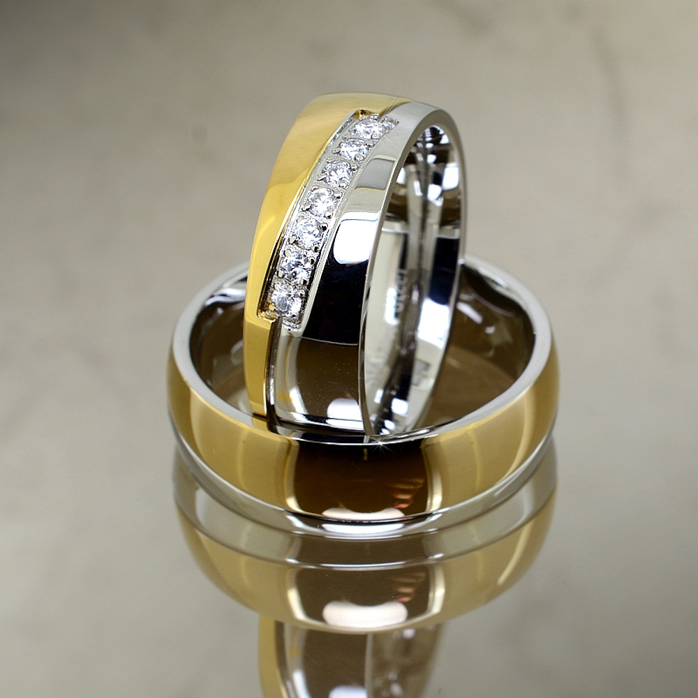 Nemesacél karikagyűrű 18K arany bevonattal és cirkónia drágakövekkel (3030012ZY00)