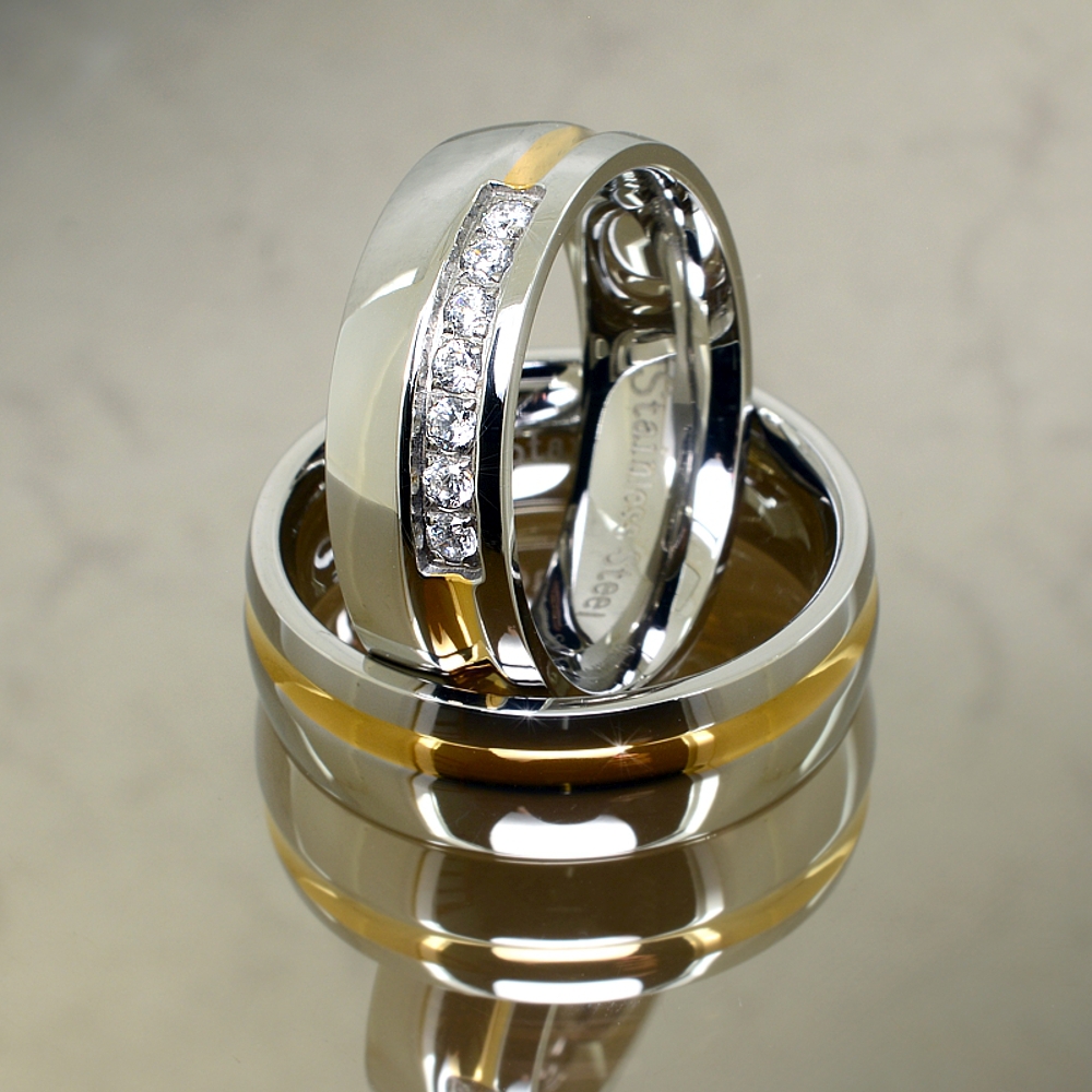 Nemesacél karikagyűrű 18K arany bevonattal és cirkónia drágakövekkel (3030016ZY00)