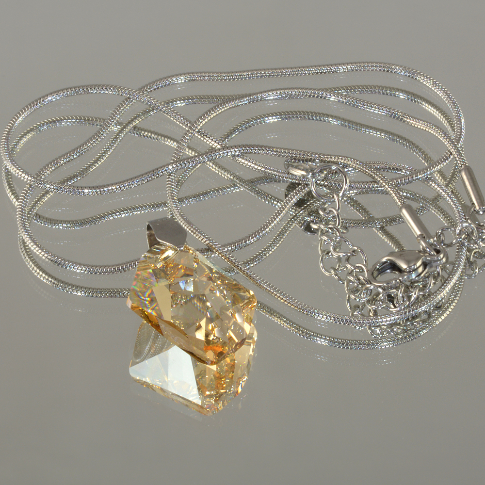 Nemesacél kígyólánc szögletes alakú Swarovski kristály medállal (3343007BA58)